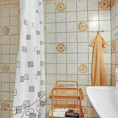 Lejl, 1 Prázdninový dům